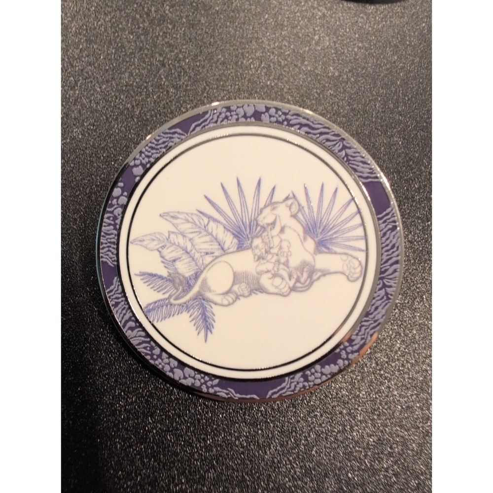 Disney Boxlunch The Lion King Porcelain Plates Blind - Sarabi & Simba Pin